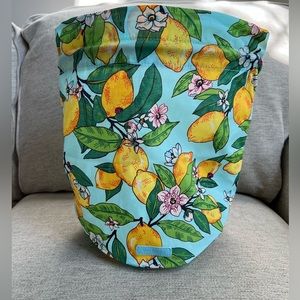 NWT Vera Bradley Ditty Bag in Lemon Grove 🍋